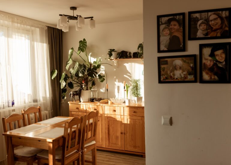 wnętrze gotowe na naturalną sesję rodzinną